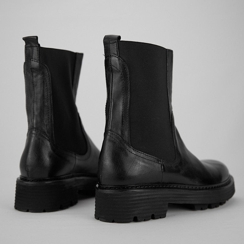 BLACK ARMOR - Women's Chelsea Boot in Black Vegetable Buffalo - HUNDRED100®