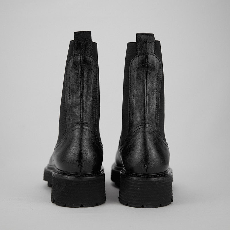 BLACK ARMOR - Women's Chelsea Boot in Black Vegetable Buffalo - HUNDRED100®