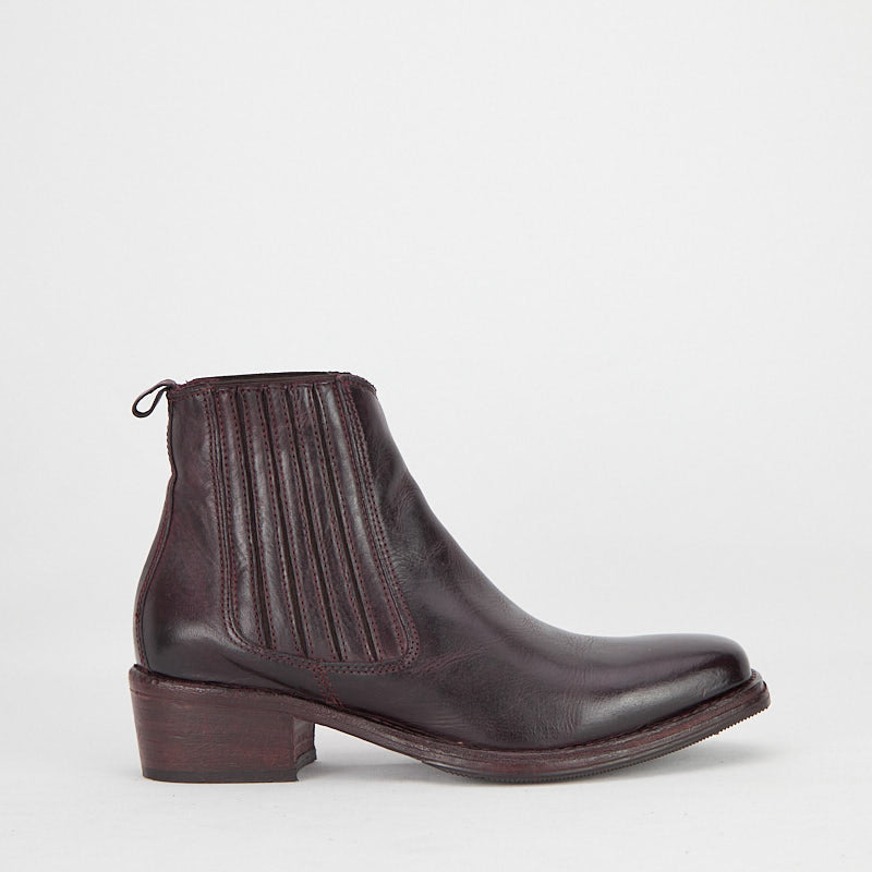 FRIDA BORDEAUX - Women's Chelsea Boot in Vegetable Calf - HUNDRED100®