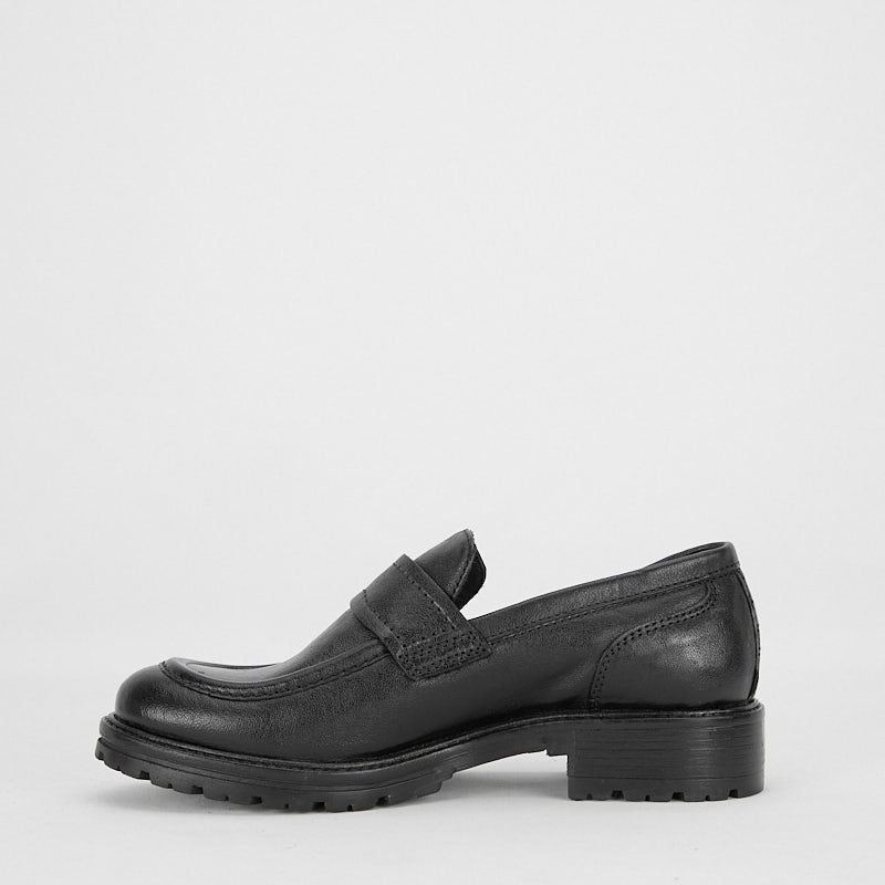 AZER NERA - Woman Loafer in Garment Dyed Buffalo Leather - HUNDRED100®