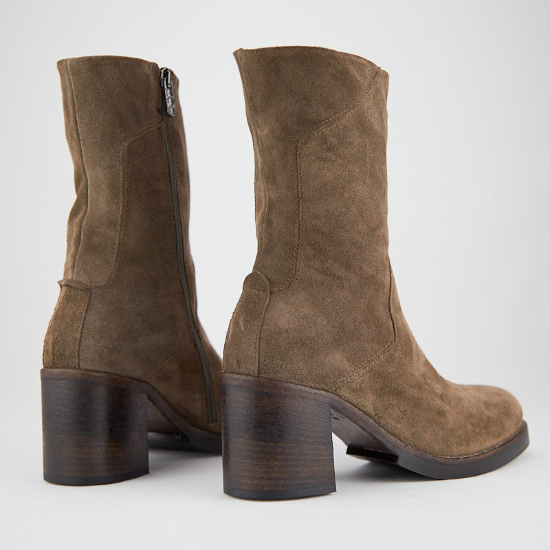 PATHWAY NOCCIOLA - Stivaletto con Zip Donna in Camoscio - HUNDRED100®