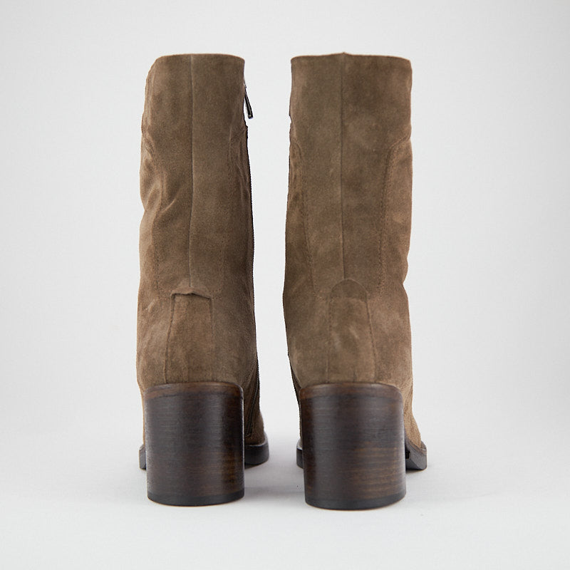 PATHWAY NOCCIOLA - Stivaletto con Zip Donna in Camoscio - HUNDRED100®