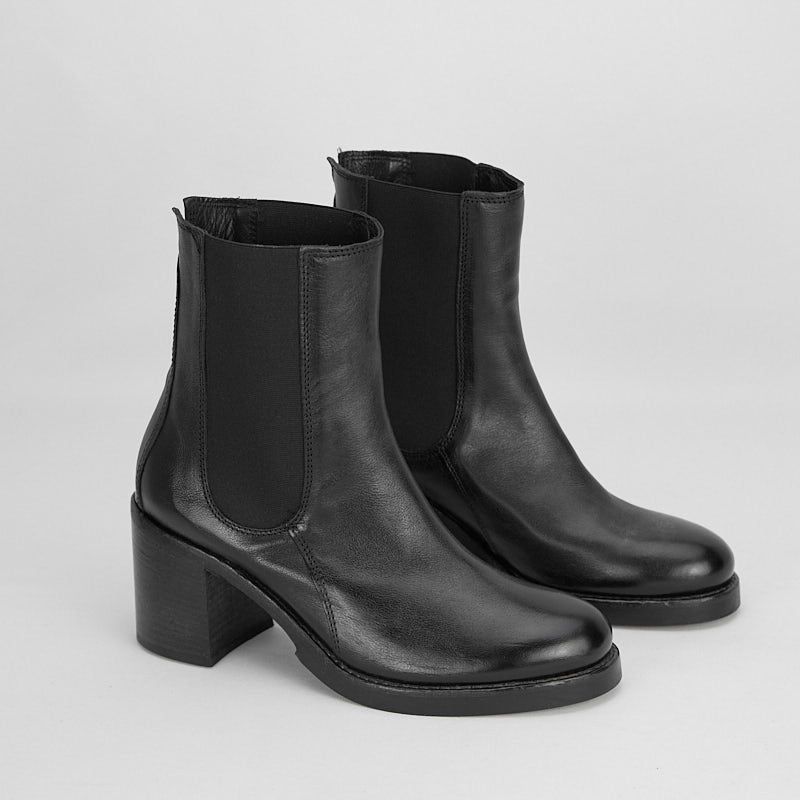 CINZEL NERO - Women's Buffalo Leather Chelsea Boot - HUNDRED100®