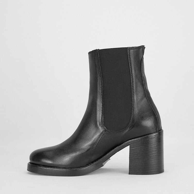 CINZEL NERO - Women's Buffalo Leather Chelsea Boot - HUNDRED100®