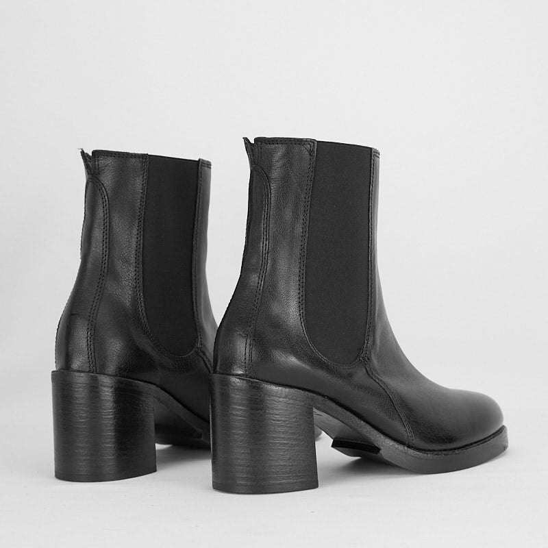 CINZEL NERO - Women's Buffalo Leather Chelsea Boot - HUNDRED100®