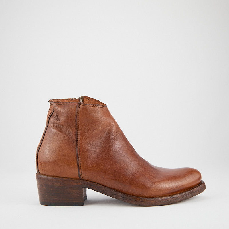 ISAH - Women's Zip Ankle Boot in Garment Dyed Buffalo Leather - HUNDRED100®