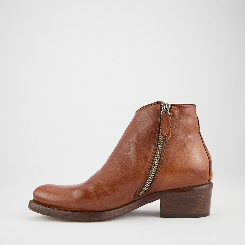 ISAH - Women's Zip Ankle Boot in Garment Dyed Buffalo Leather - HUNDRED100®