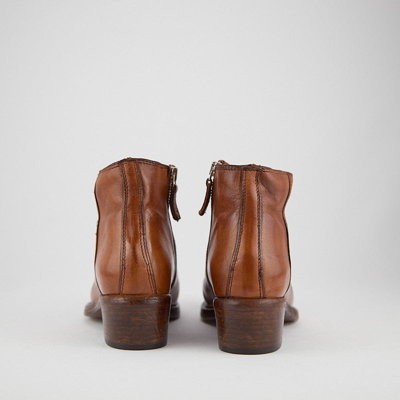 ISAH - Women's Zip Ankle Boot in Garment Dyed Buffalo Leather - HUNDRED100®