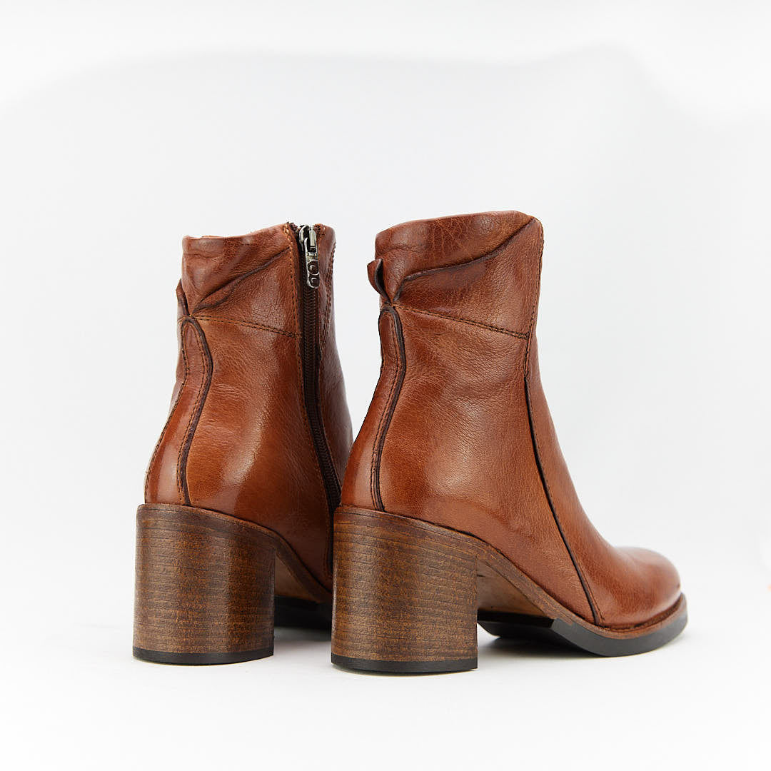 ARAPEY CUOIO - Stivaletto con Zip Donna in Pelle di Bufalo Tinto in Capo - HUNDRED100® - HUNDRED100