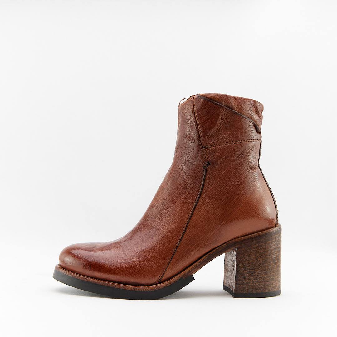 ARAPEY CUOIO - Stivaletto con Zip Donna in Pelle di Bufalo Tinto in Capo - HUNDRED100® - HUNDRED100