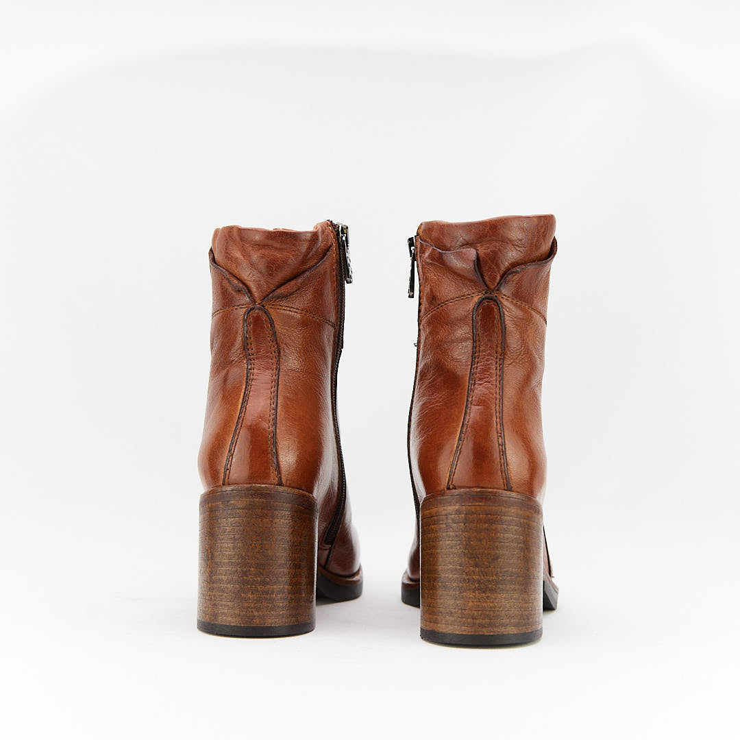 ARAPEY CUOIO - Stivaletto con Zip Donna in Pelle di Bufalo Tinto in Capo - HUNDRED100® - HUNDRED100