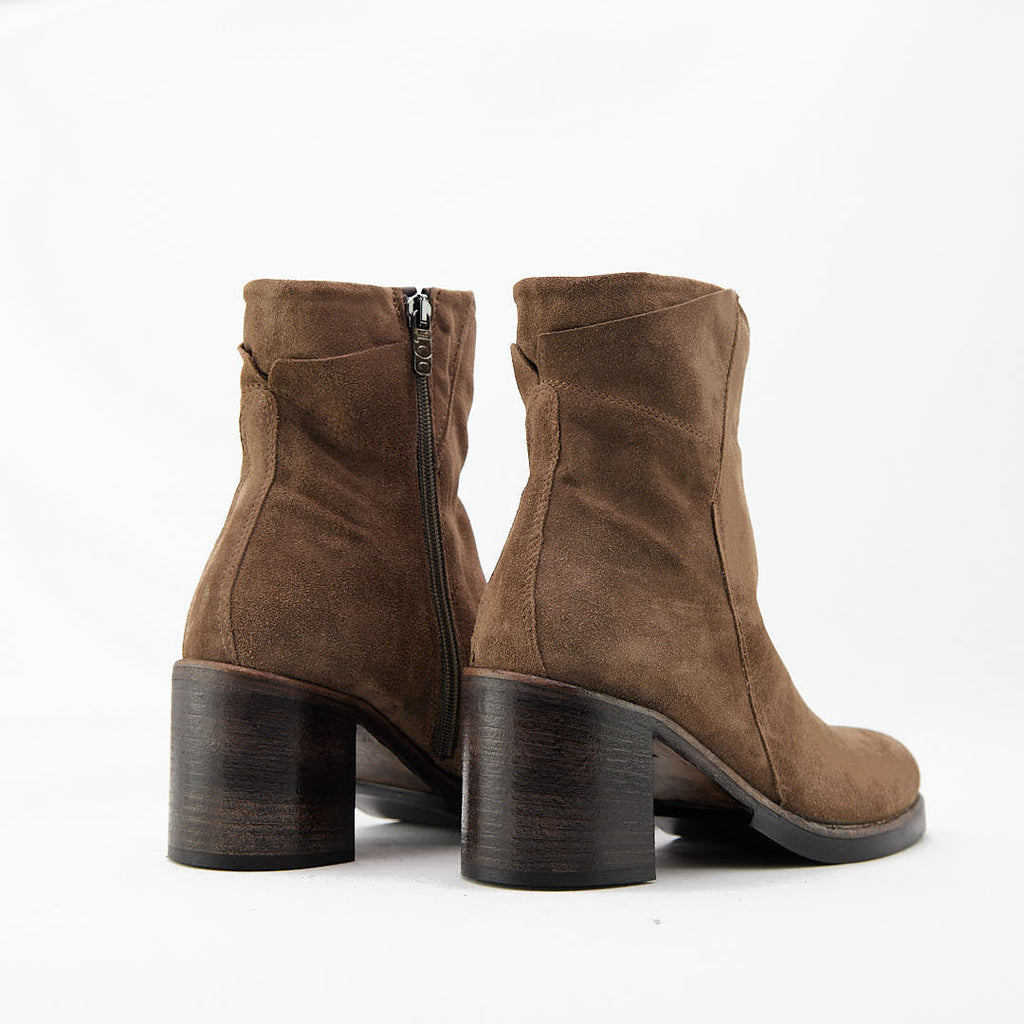 ARAPEY NOCCIOLA - Stivaletto con Zip Donna in Camoscio - HUNDRED100® - HUNDRED100