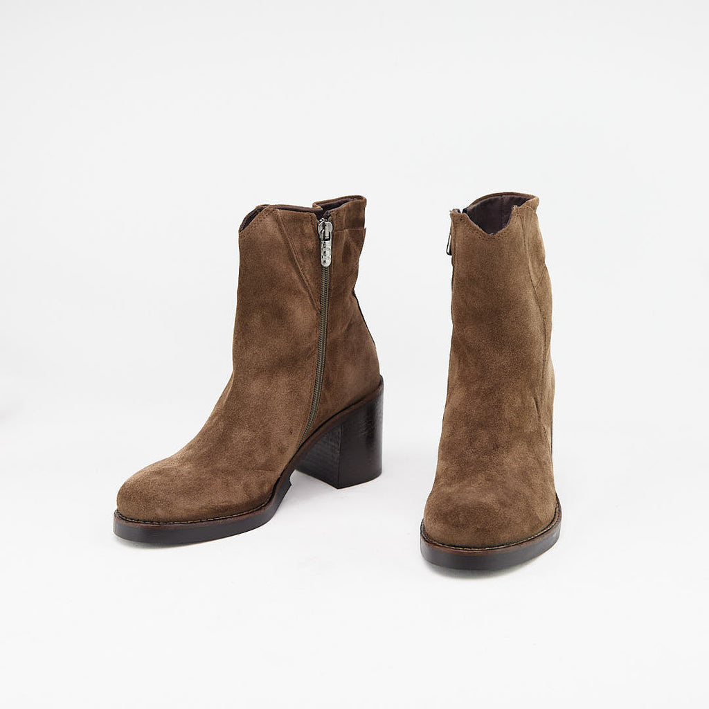 ARAPEY NOCCIOLA - Stivaletto con Zip Donna in Camoscio - HUNDRED100® - HUNDRED100