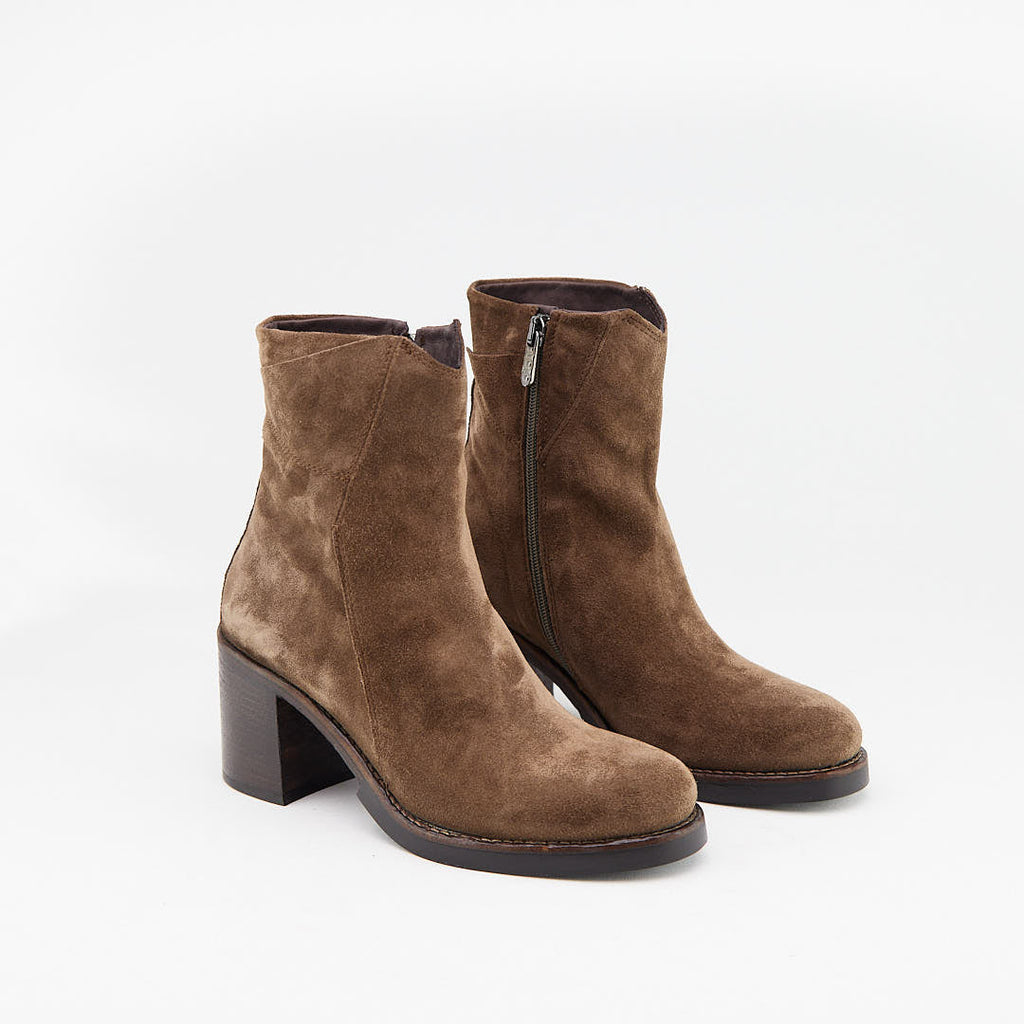 ARAPEY NOCCIOLA - Stivaletto con Zip Donna in Camoscio - HUNDRED100® - HUNDRED100