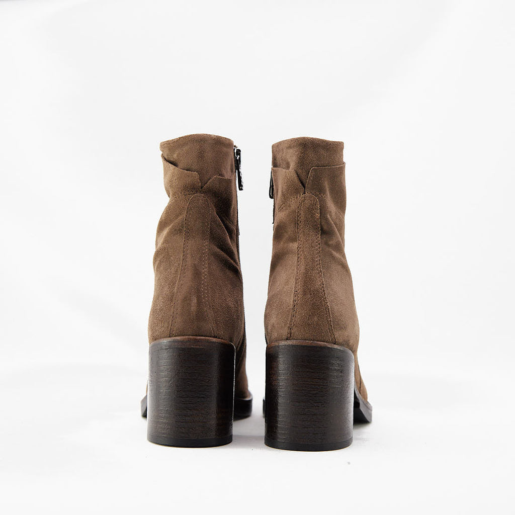 ARAPEY NOCCIOLA - Stivaletto con Zip Donna in Camoscio - HUNDRED100® - HUNDRED100